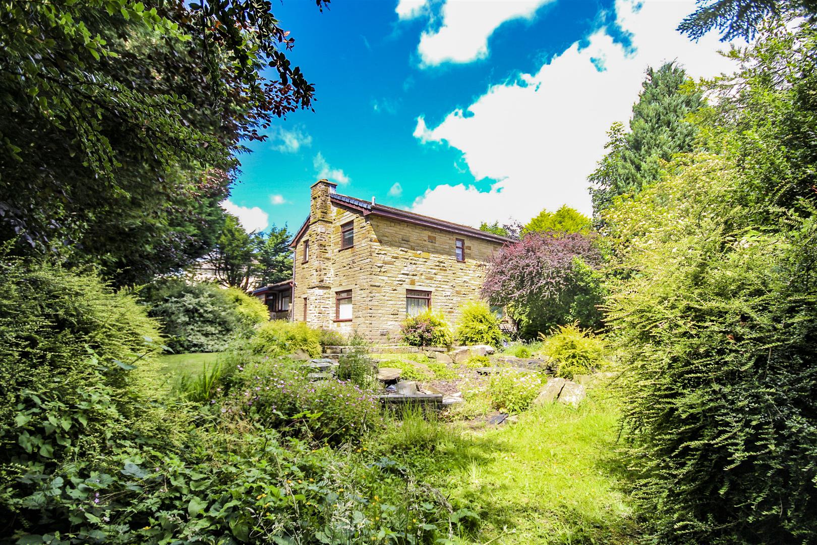 3 Bedroom Detached House For Sale - Main Image
